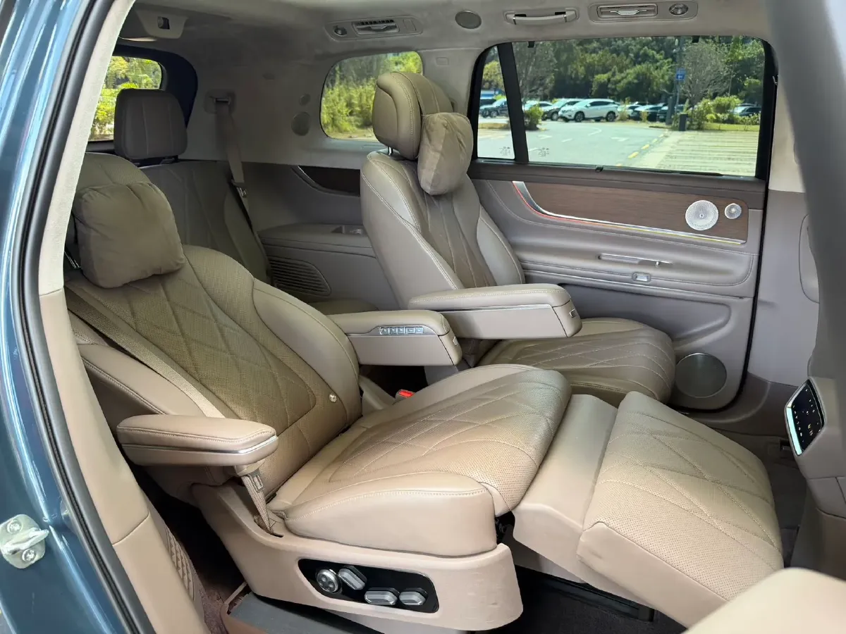 2024 AITO AITO M9 1.5T 152HP L4 REEV 42KWH,autocango,china used car exporter,china ev exporter,chinese used car exporter,chinese used ev exporter