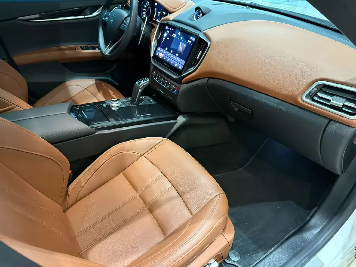 2022 Maserati Ghibli 3.0T 350HP V6 8AT,autocango,china used car exporter,china ev exporter,chinese used car exporter,chinese used ev exporter