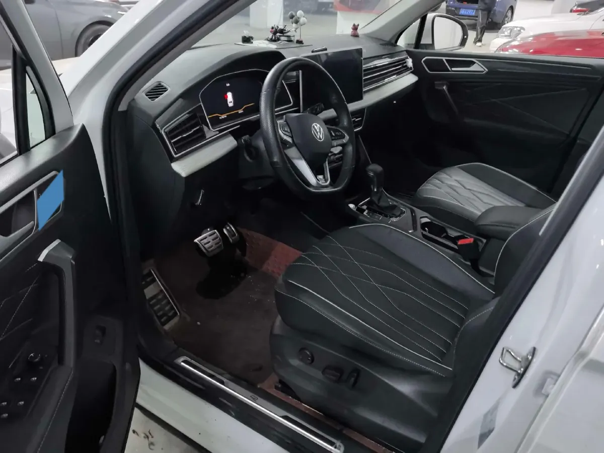 2024 Volkswagen Tiguan L 2.0T 186HP L4 7DCT,autocango,china used car exporter,china ev exporter,chinese used car exporter,chinese used ev exporter