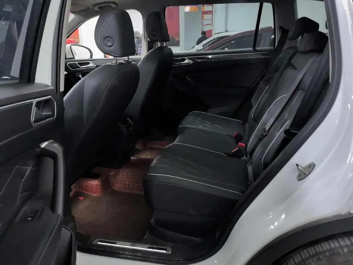 2024 Volkswagen Tiguan L 2.0T 186HP L4 7DCT,autocango,china used car exporter,china ev exporter,chinese used car exporter,chinese used ev exporter