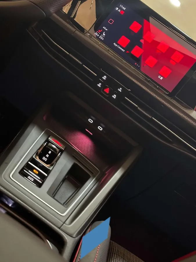 2021 Volkswagen GolfGTI 2.0T 220HP L4 7DCT,autocango,china used car exporter,china ev exporter,chinese used car exporter,chinese used ev exporter