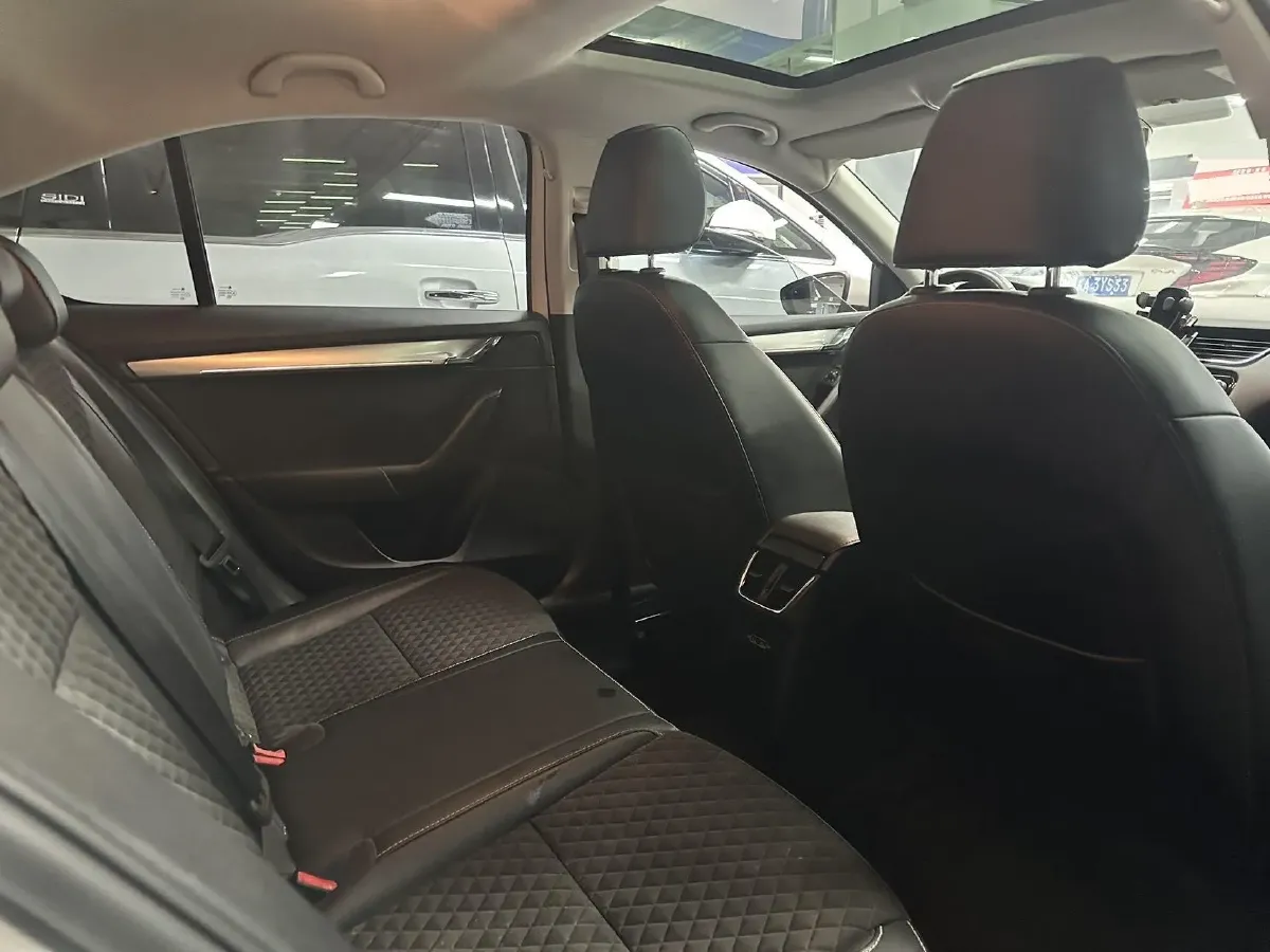 2018 Skoda Octavia 1.2T 116HP L4 7DCT,autocango,china used car exporter,china ev exporter,chinese used car exporter,chinese used ev exporter