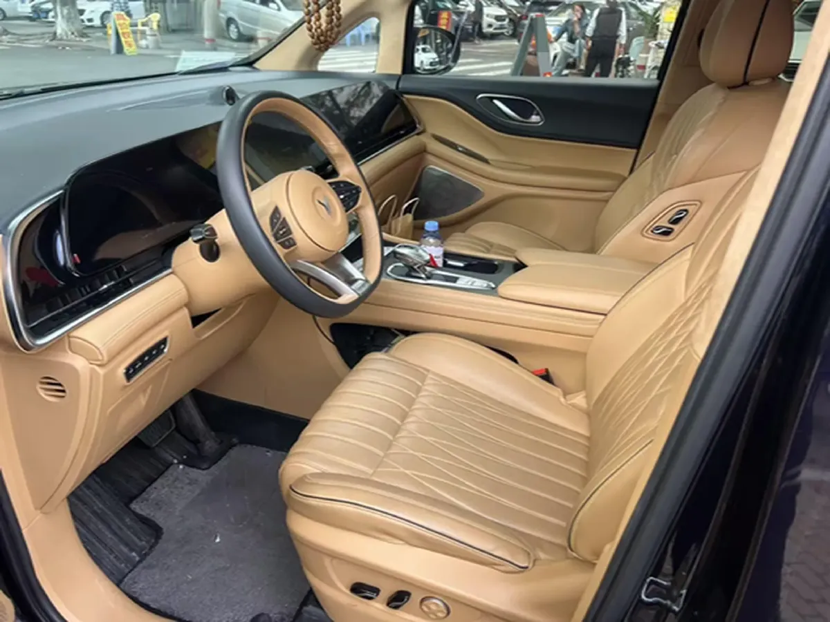 2024 Voyah Dream 1.5T 150HP L4 PHEV 43KWH,autocango,china used car exporter,china ev exporter,chinese used car exporter,chinese used ev exporter