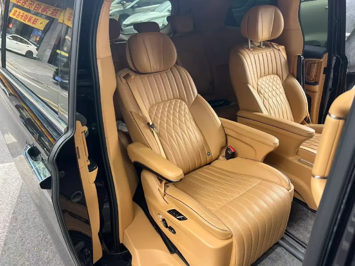 2024 Voyah Dream 1.5T 150HP L4 PHEV 43KWH,autocango,china used car exporter,china ev exporter,chinese used car exporter,chinese used ev exporter