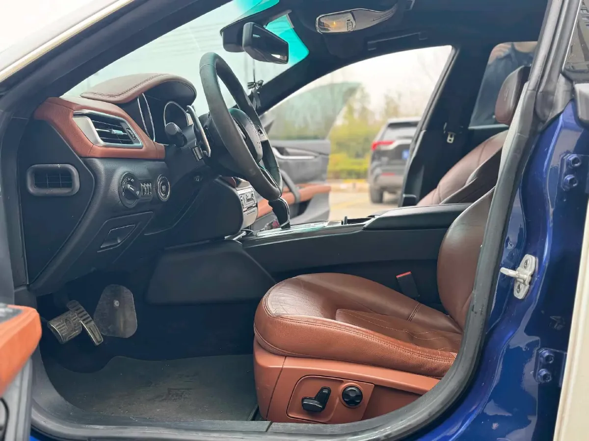 2013 Land Rover Discovery 3.0T 249HP V6 8AT,autocango,china used car exporter,china ev exporter,chinese used car exporter,chinese used ev exporter