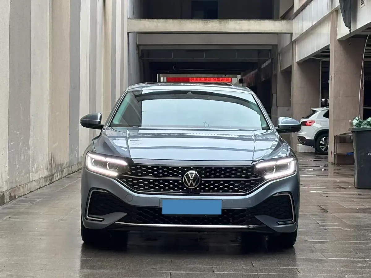 2021 Volkswagen Passat 2.0T 186HP L4 7DCT,autocango,china used car exporter,china ev exporter,chinese used car exporter,chinese used ev exporter