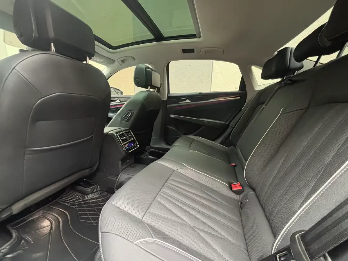 2021 Volkswagen Passat 2.0T 186HP L4 7DCT,autocango,china used car exporter,china ev exporter,chinese used car exporter,chinese used ev exporter