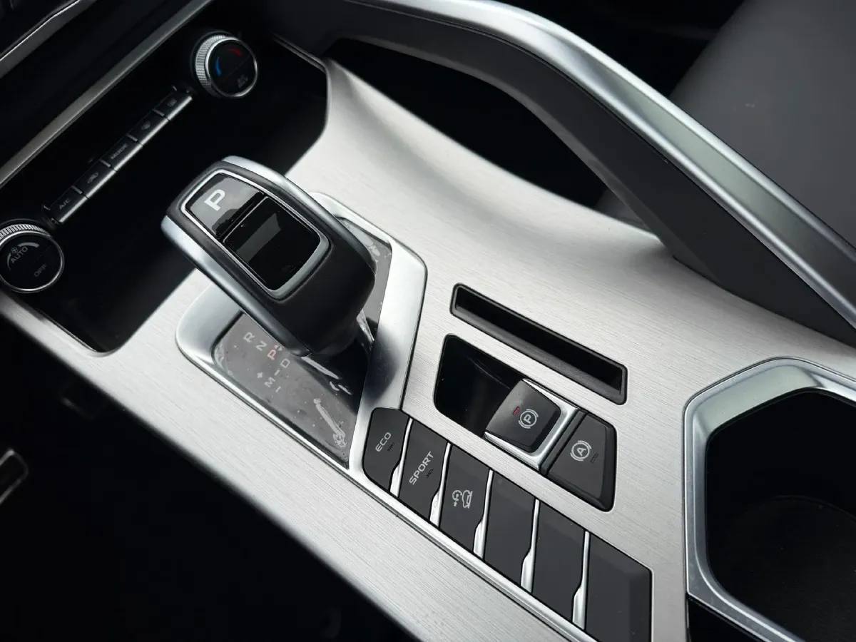 2020 Geely Coolray 1.5T 177HP L3 7DCT,autocango,china used car exporter,china ev exporter,chinese used car exporter,chinese used ev exporter