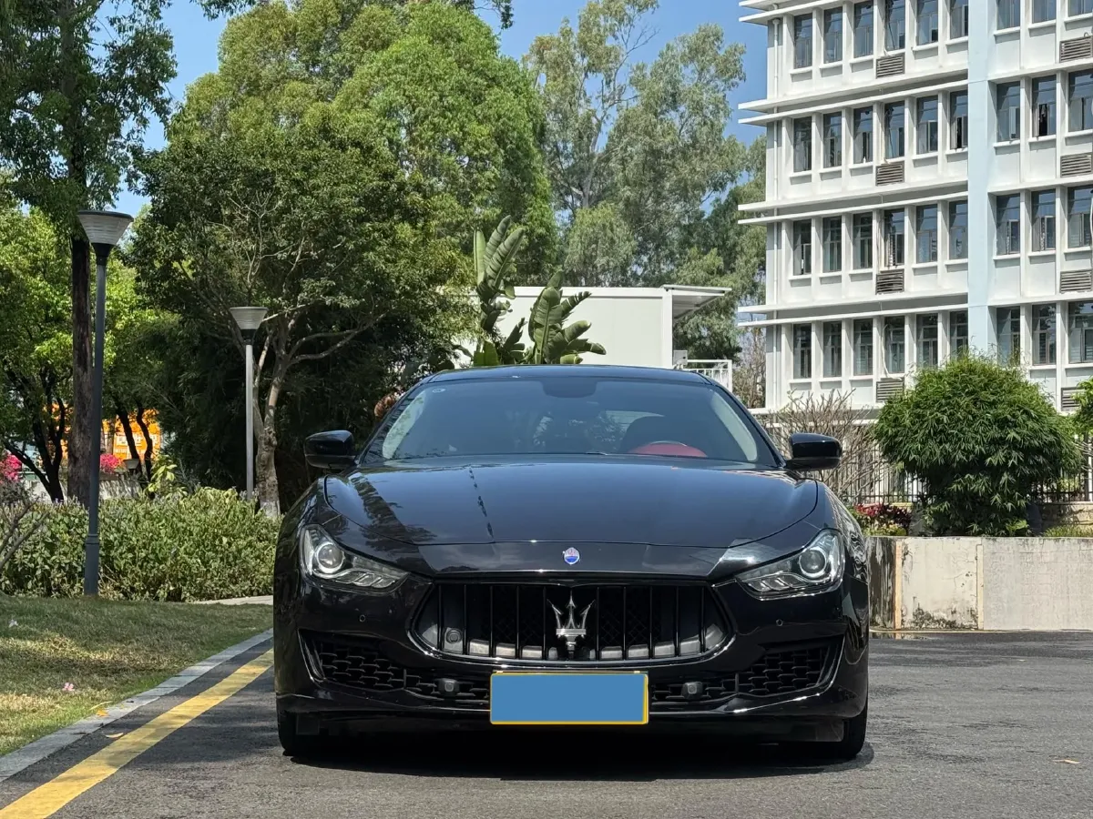2021 Maserati Ghibli 2.0T 330HP L4 8AT,autocango,china used car exporter,china ev exporter,chinese used car exporter,chinese used ev exporter