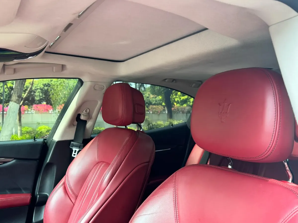 2021 Maserati Ghibli 2.0T 330HP L4 8AT,autocango,china used car exporter,china ev exporter,chinese used car exporter,chinese used ev exporter