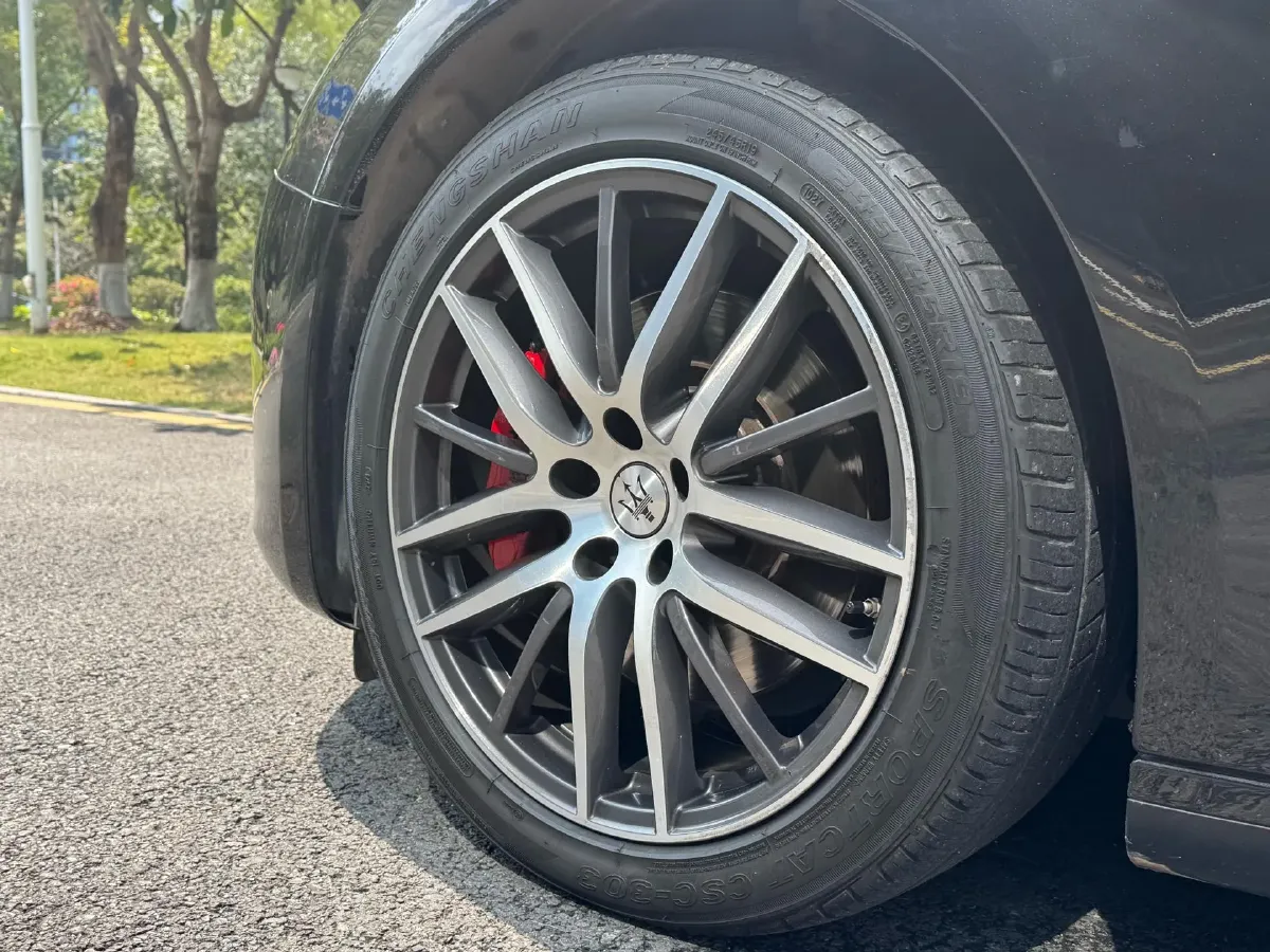 2021 Maserati Ghibli 2.0T 330HP L4 8AT,autocango,china used car exporter,china ev exporter,chinese used car exporter,chinese used ev exporter