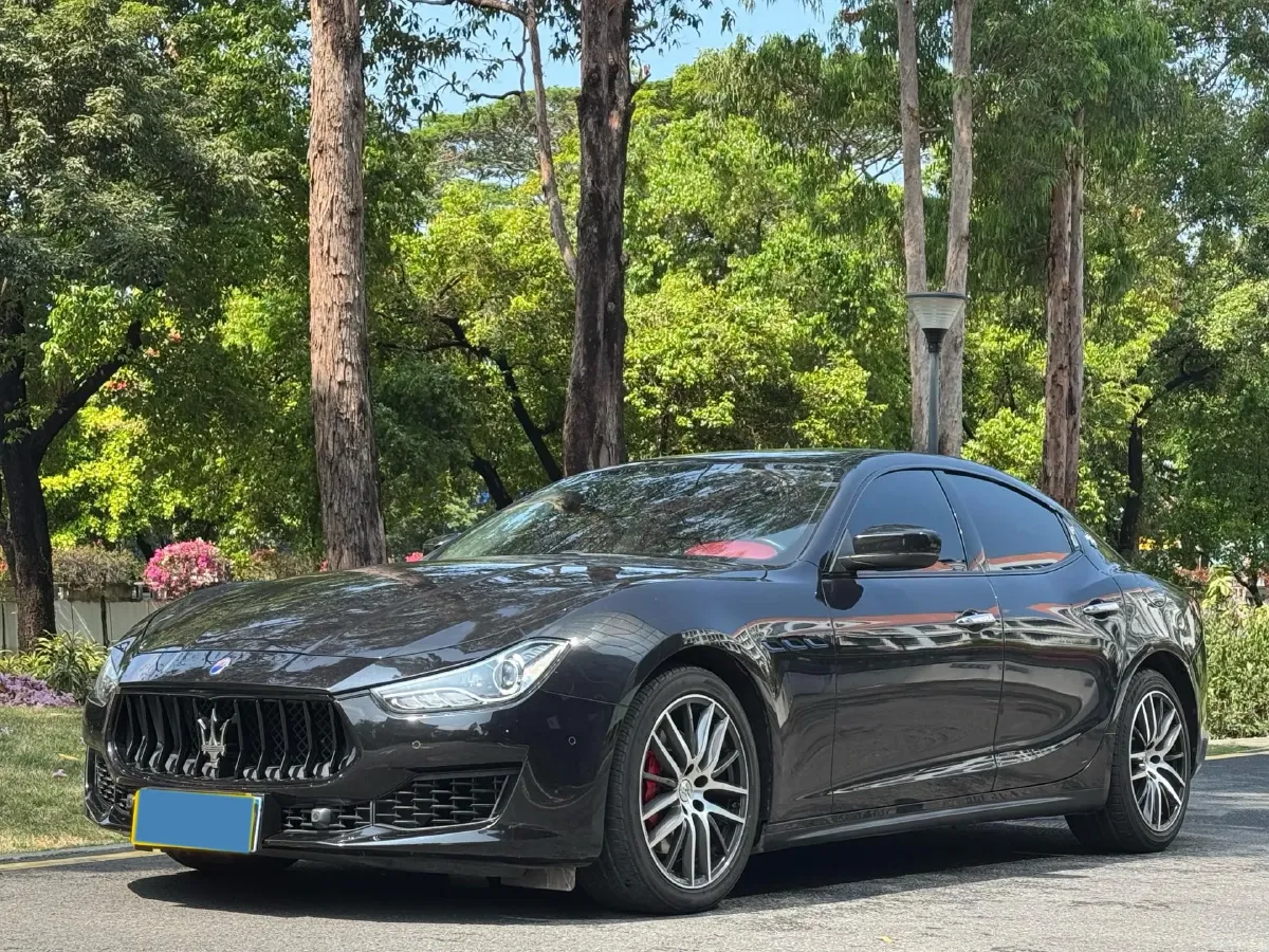 2021 Maserati Ghibli 2.0T 330HP L4 8AT,autocango,china used car exporter,china ev exporter,chinese used car exporter,chinese used ev exporter