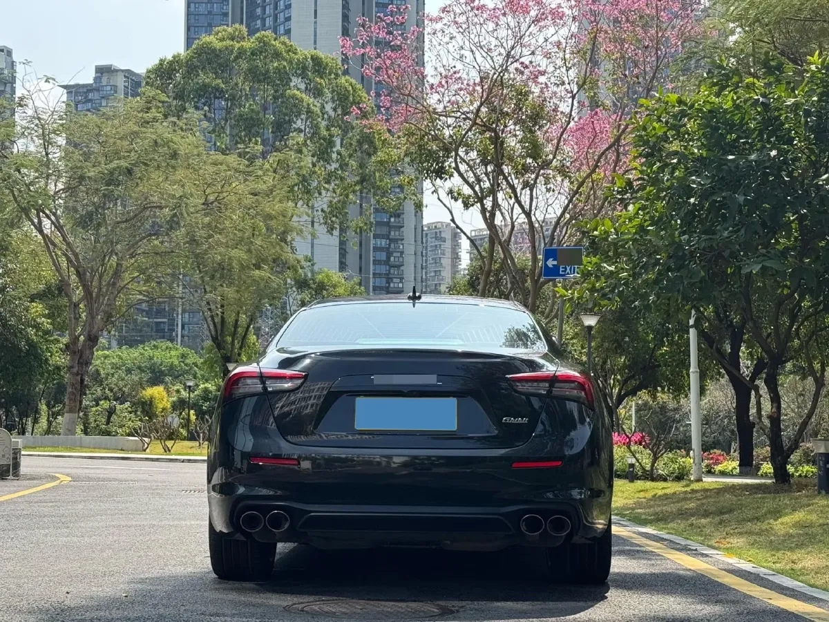 2021 Maserati Ghibli 2.0T 330HP L4 8AT,autocango,china used car exporter,china ev exporter,chinese used car exporter,chinese used ev exporter