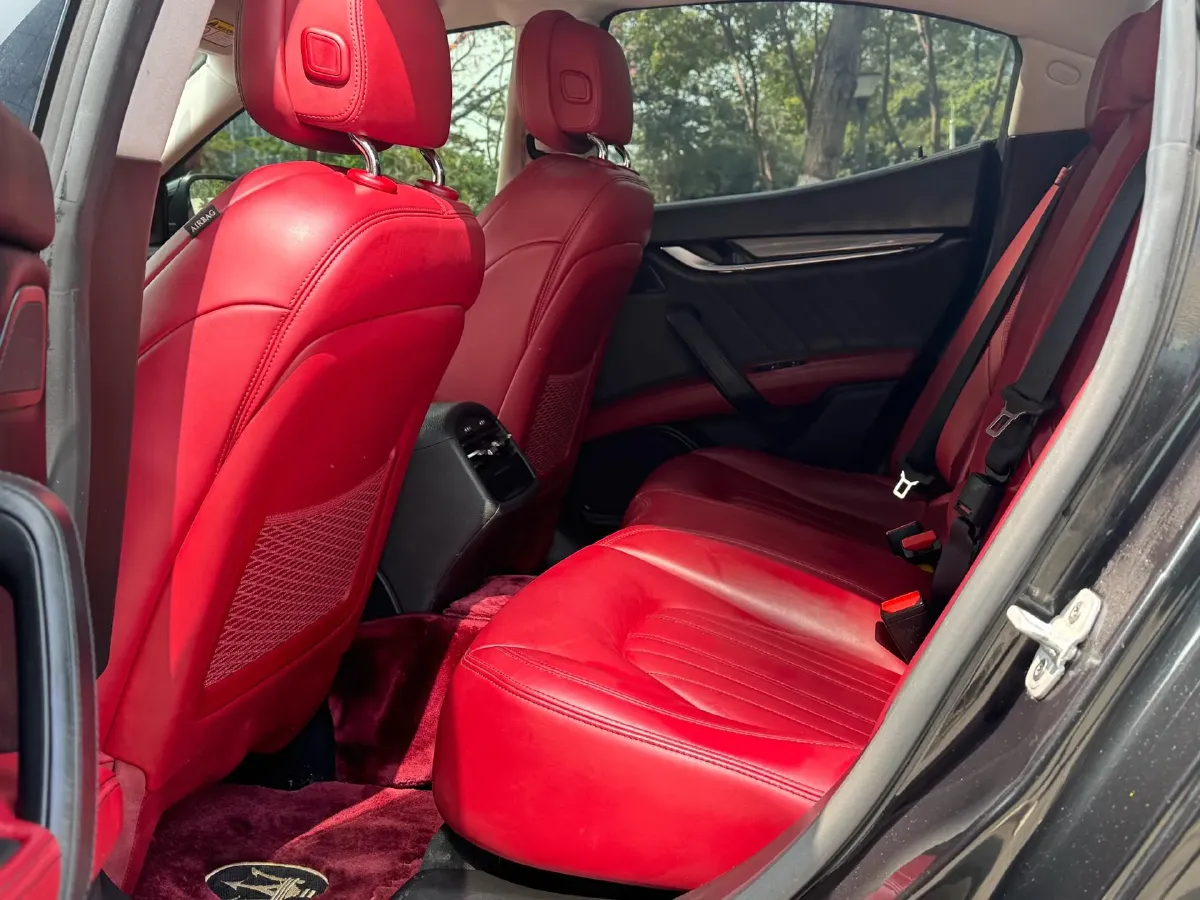 2021 Maserati Ghibli 2.0T 330HP L4 8AT,autocango,china used car exporter,china ev exporter,chinese used car exporter,chinese used ev exporter