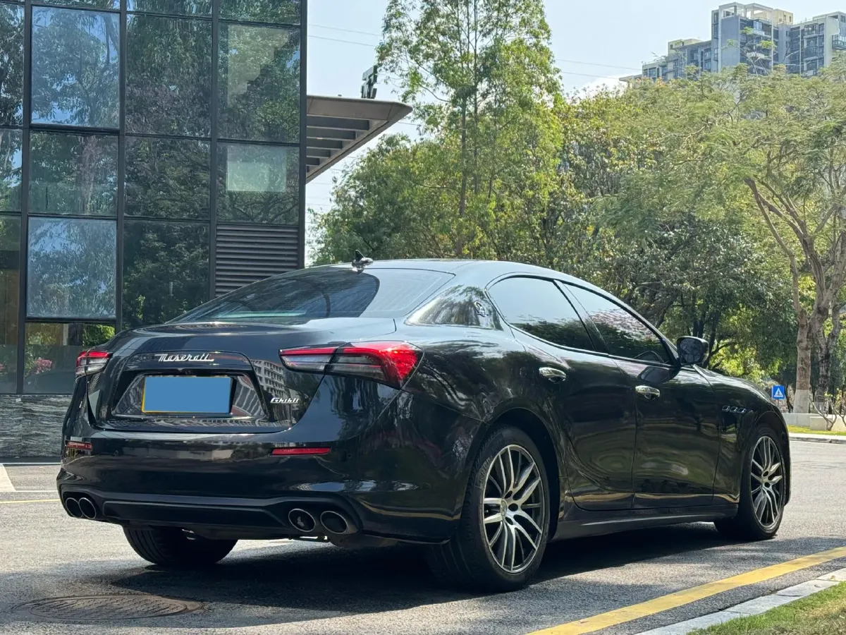 2021 Maserati Ghibli 2.0T 330HP L4 8AT,autocango,china used car exporter,china ev exporter,chinese used car exporter,chinese used ev exporter