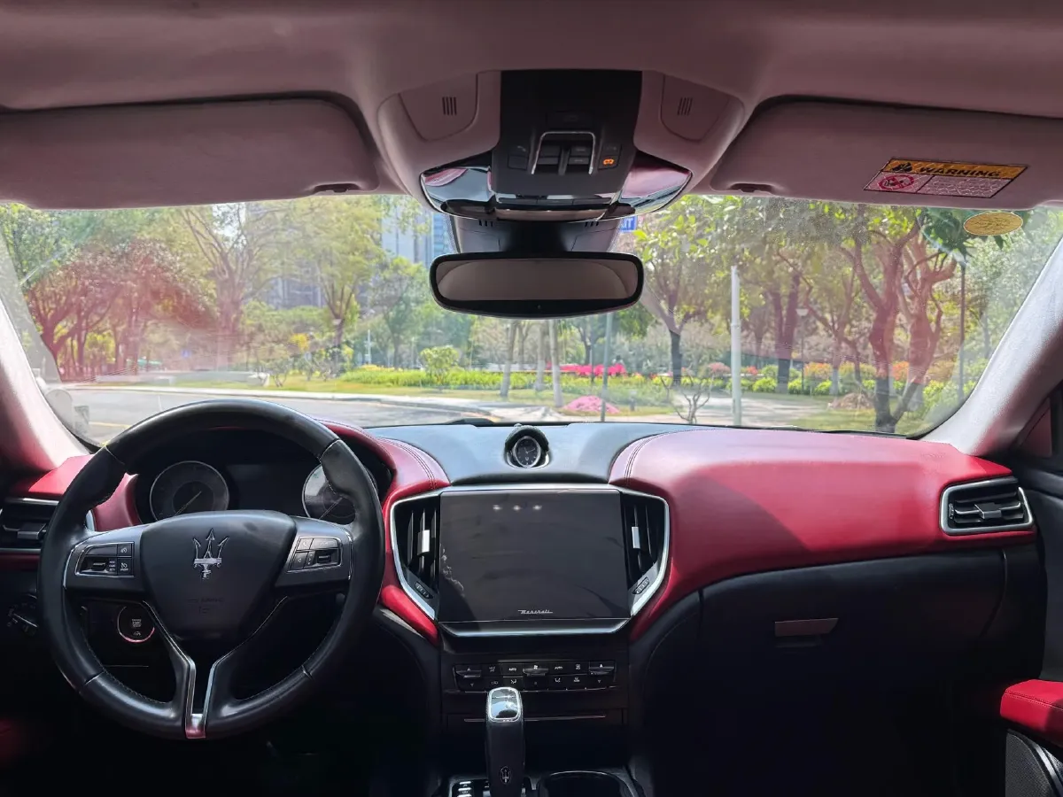 2021 Maserati Ghibli 2.0T 330HP L4 8AT,autocango,china used car exporter,china ev exporter,chinese used car exporter,chinese used ev exporter