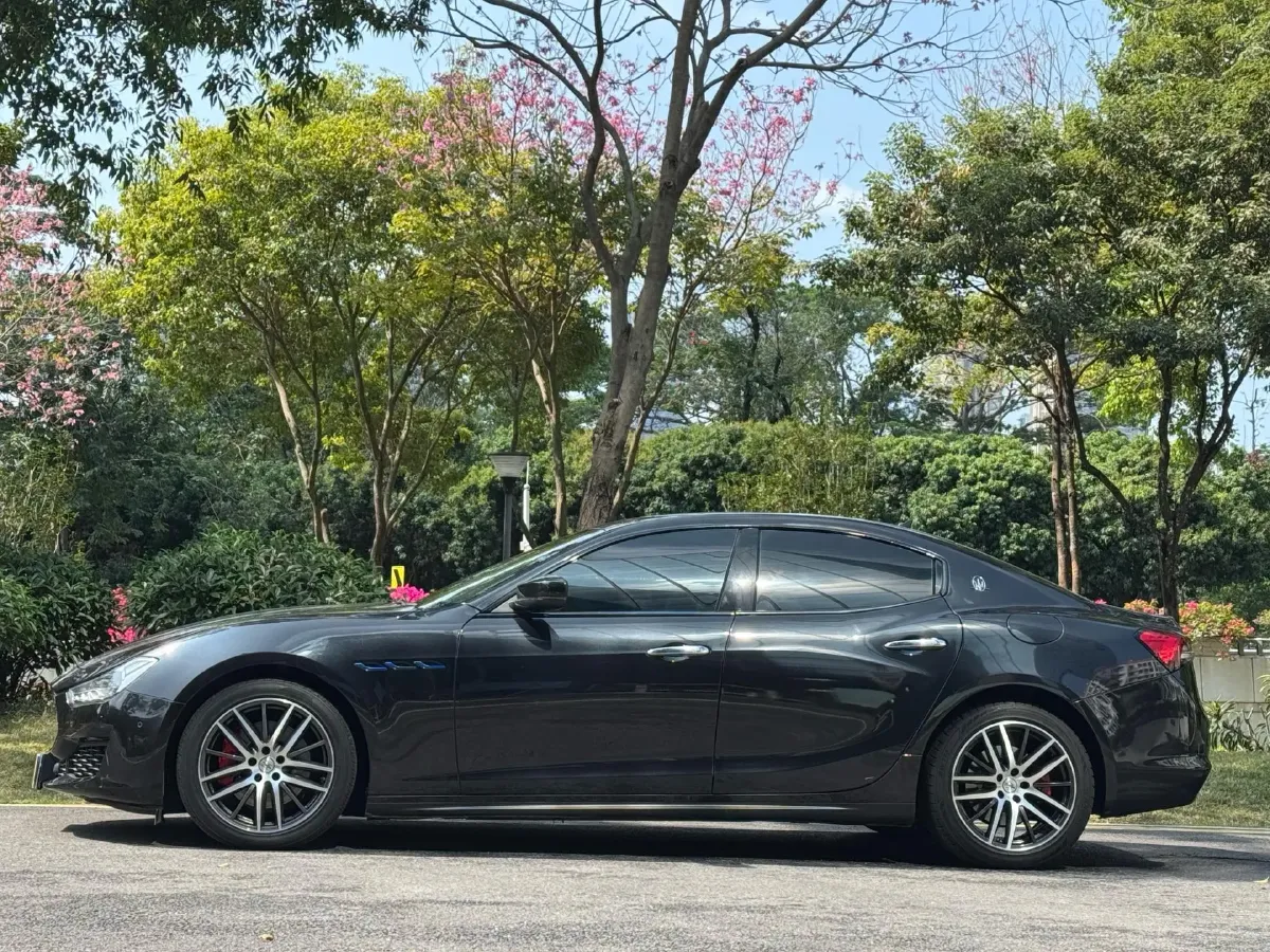 2021 Maserati Ghibli 2.0T 330HP L4 8AT,autocango,china used car exporter,china ev exporter,chinese used car exporter,chinese used ev exporter