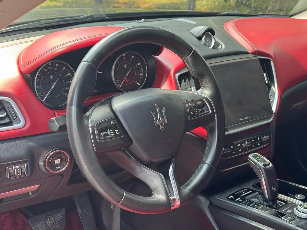 2021 Maserati Ghibli 2.0T 330HP L4 8AT,autocango,china used car exporter,china ev exporter,chinese used car exporter,chinese used ev exporter