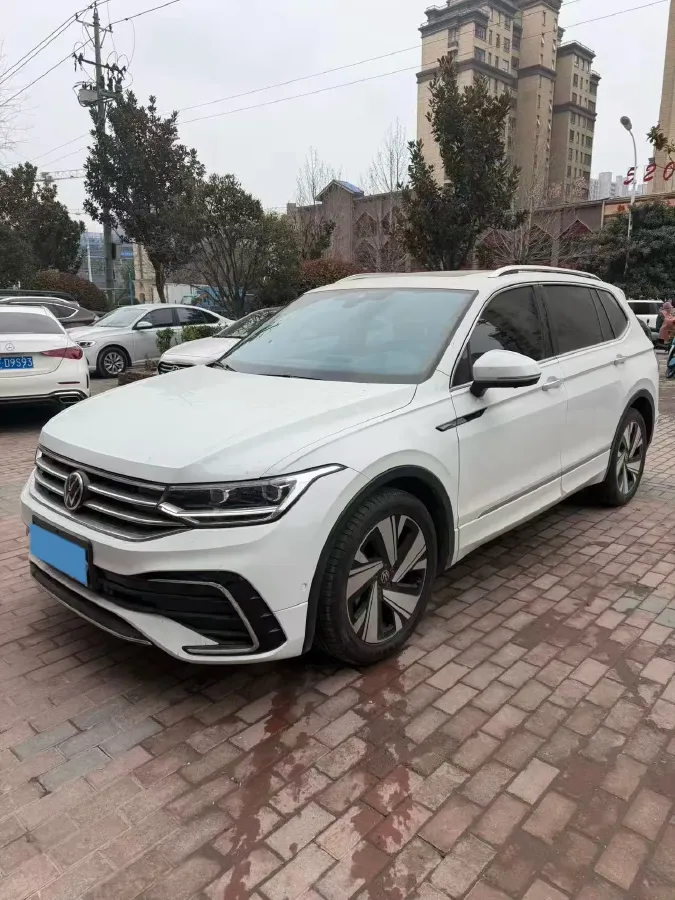 2023 Volkswagen Tiguan L 2.0T 186HP L4 7DCT,autocango,china used car exporter,china ev exporter,chinese used car exporter,chinese used ev exporter