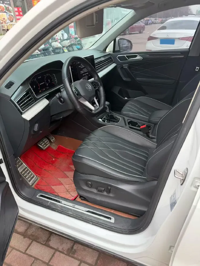 2023 Volkswagen Tiguan L 2.0T 186HP L4 7DCT,autocango,china used car exporter,china ev exporter,chinese used car exporter,chinese used ev exporter