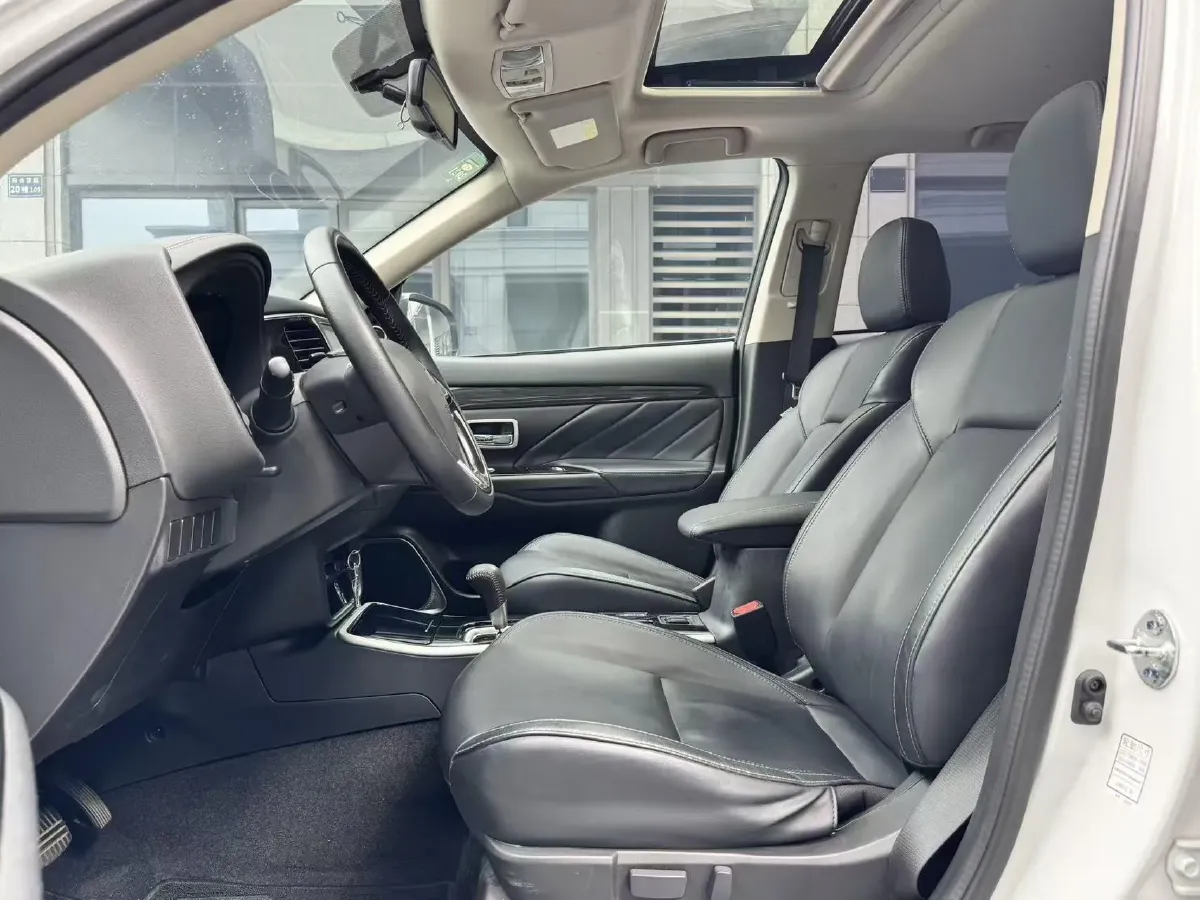 2019 Mitsubishi Outlander 2.0L 166HP L4 CVT,autocango,china used car exporter,china ev exporter,chinese used car exporter,chinese used ev exporter