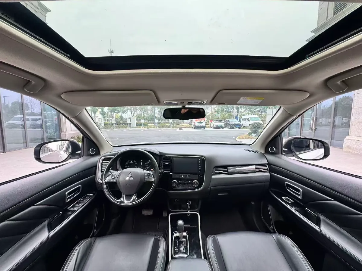 2019 Mitsubishi Outlander 2.0L 166HP L4 CVT,autocango,china used car exporter,china ev exporter,chinese used car exporter,chinese used ev exporter