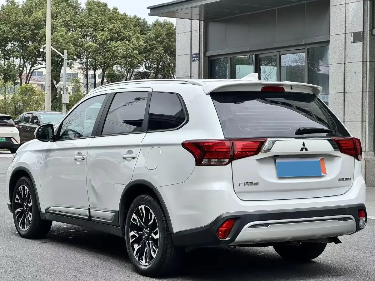 2019 Mitsubishi Outlander 2.0L 166HP L4 CVT,autocango,china used car exporter,china ev exporter,chinese used car exporter,chinese used ev exporter