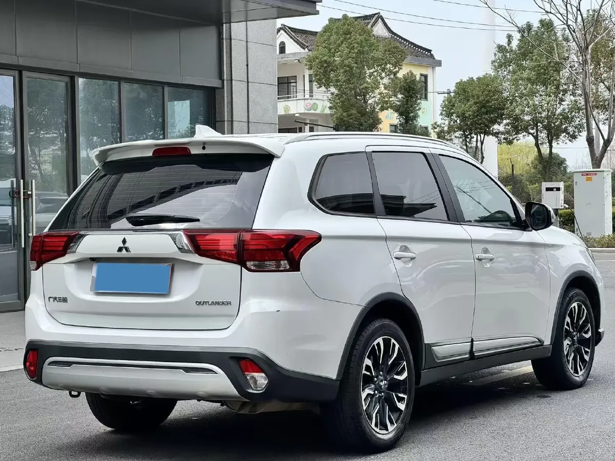 2019 Mitsubishi Outlander 2.0L 166HP L4 CVT,autocango,china used car exporter,china ev exporter,chinese used car exporter,chinese used ev exporter