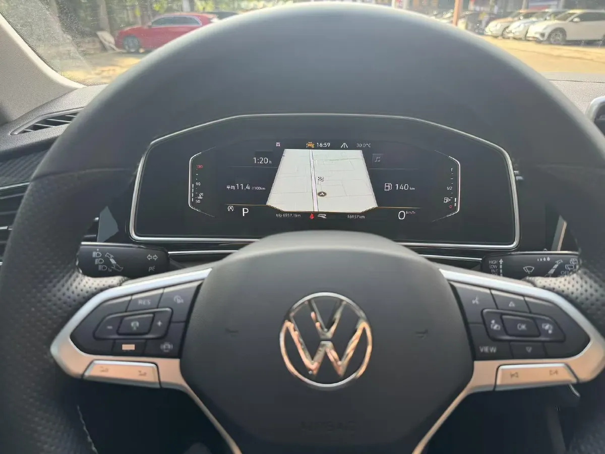 2024 Volkswagen Tiguan L 2.0T 220HP L4 7DCT,autocango,china used car exporter,china ev exporter,chinese used car exporter,chinese used ev exporter