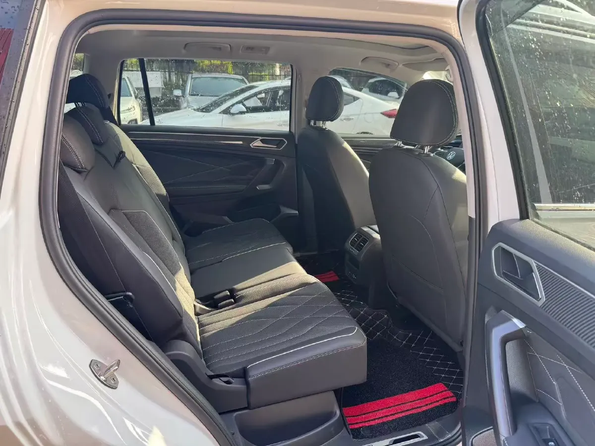 2024 Volkswagen Tiguan L 2.0T 220HP L4 7DCT,autocango,china used car exporter,china ev exporter,chinese used car exporter,chinese used ev exporter