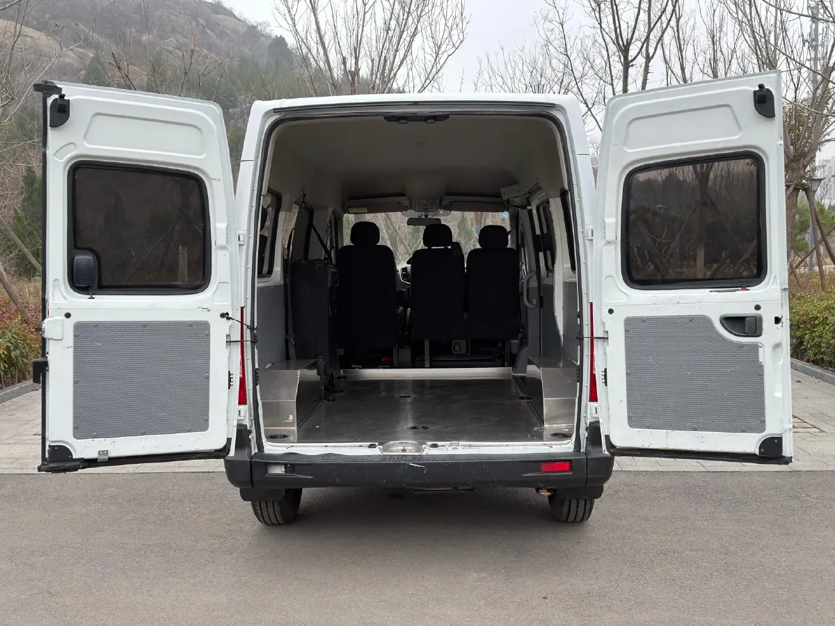 2020 MAXUS XinTu V80 2.5T 136HP L4 6MT,autocango,china used car exporter,china ev exporter,chinese used car exporter,chinese used ev exporter