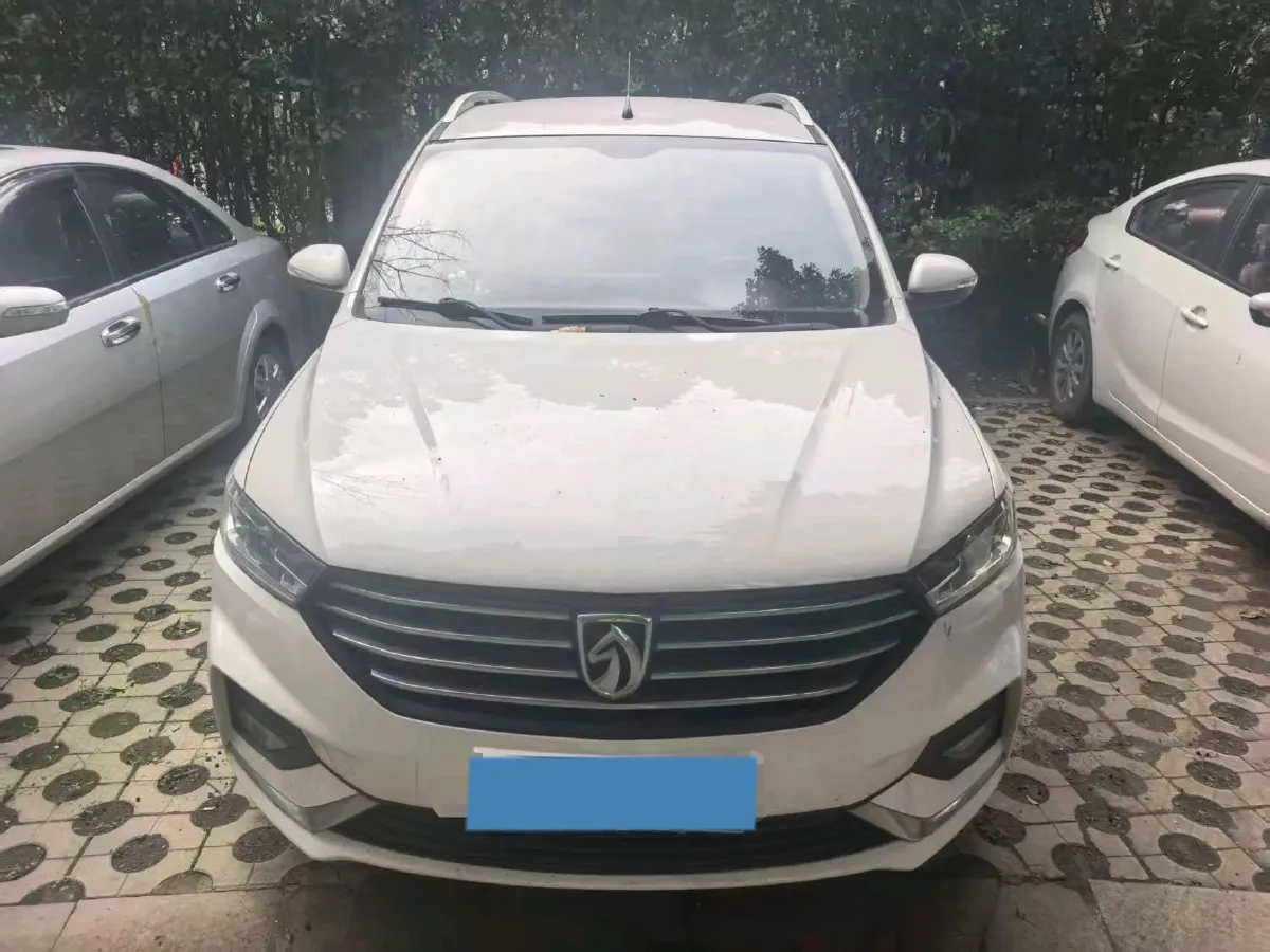 2019 BaoJun 360 1.5L 105HP L4 5AMT,autocango,china used car exporter,china ev exporter,chinese used car exporter,chinese used ev exporter