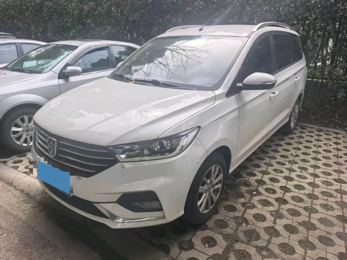 2019 BaoJun 360 1.5L 105HP L4 5AMT,autocango,china used car exporter,china ev exporter,chinese used car exporter,chinese used ev exporter