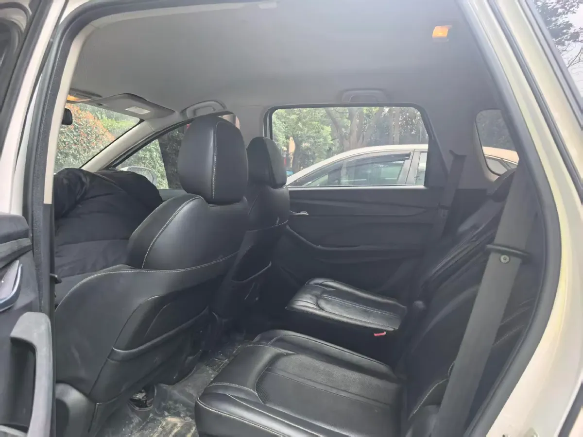 2019 BaoJun 360 1.5L 105HP L4 5AMT,autocango,china used car exporter,china ev exporter,chinese used car exporter,chinese used ev exporter
