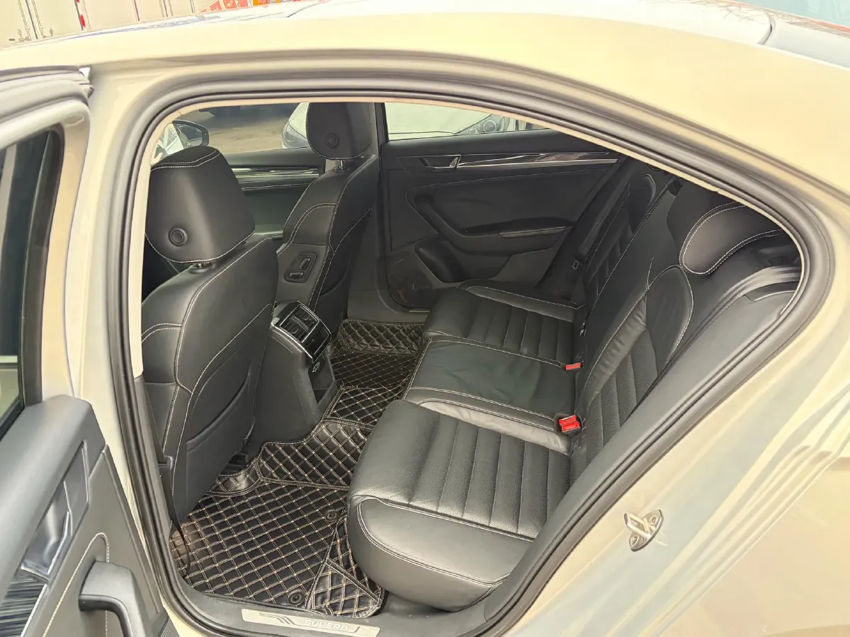 2019 Skoda Superb 2.0T 186HP L4 7DCT,autocango,china used car exporter,china ev exporter,chinese used car exporter,chinese used ev exporter