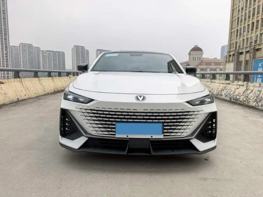 2022 ChangAn UNI-V 1.5T 188HP L4 7DCT,autocango,china used car exporter,china ev exporter,chinese used car exporter,chinese used ev exporter