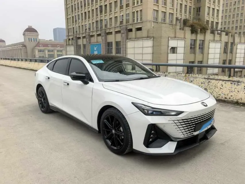 2022 ChangAn UNI-V 1.5T 188HP L4 7DCT,autocango,china used car exporter,china ev exporter,chinese used car exporter,chinese used ev exporter