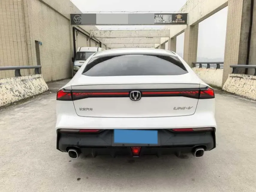 2022 ChangAn UNI-V 1.5T 188HP L4 7DCT,autocango,china used car exporter,china ev exporter,chinese used car exporter,chinese used ev exporter