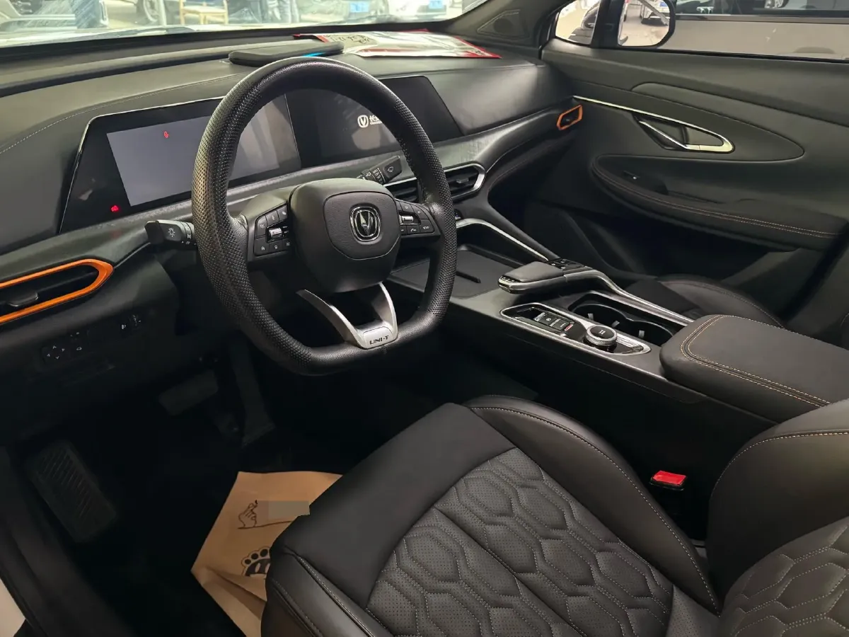 2022 ChangAn UNI-T 1.5T 188HP L4 7DCT,autocango,china used car exporter,china ev exporter,chinese used car exporter,chinese used ev exporter