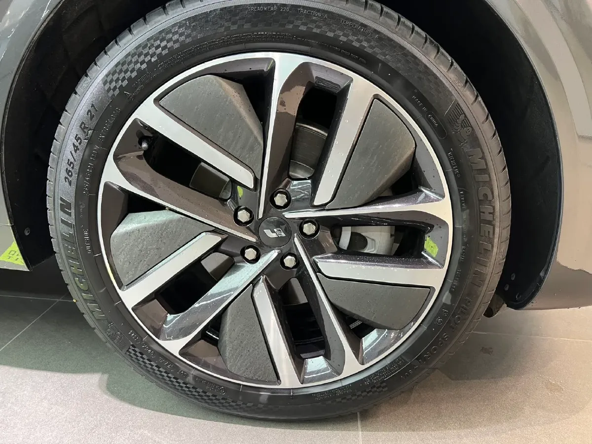 2024 Li L6 Range Extended 154HP L4 REEV 36.8KWH,autocango,china used car exporter,china ev exporter,chinese used car exporter,chinese used ev exporter