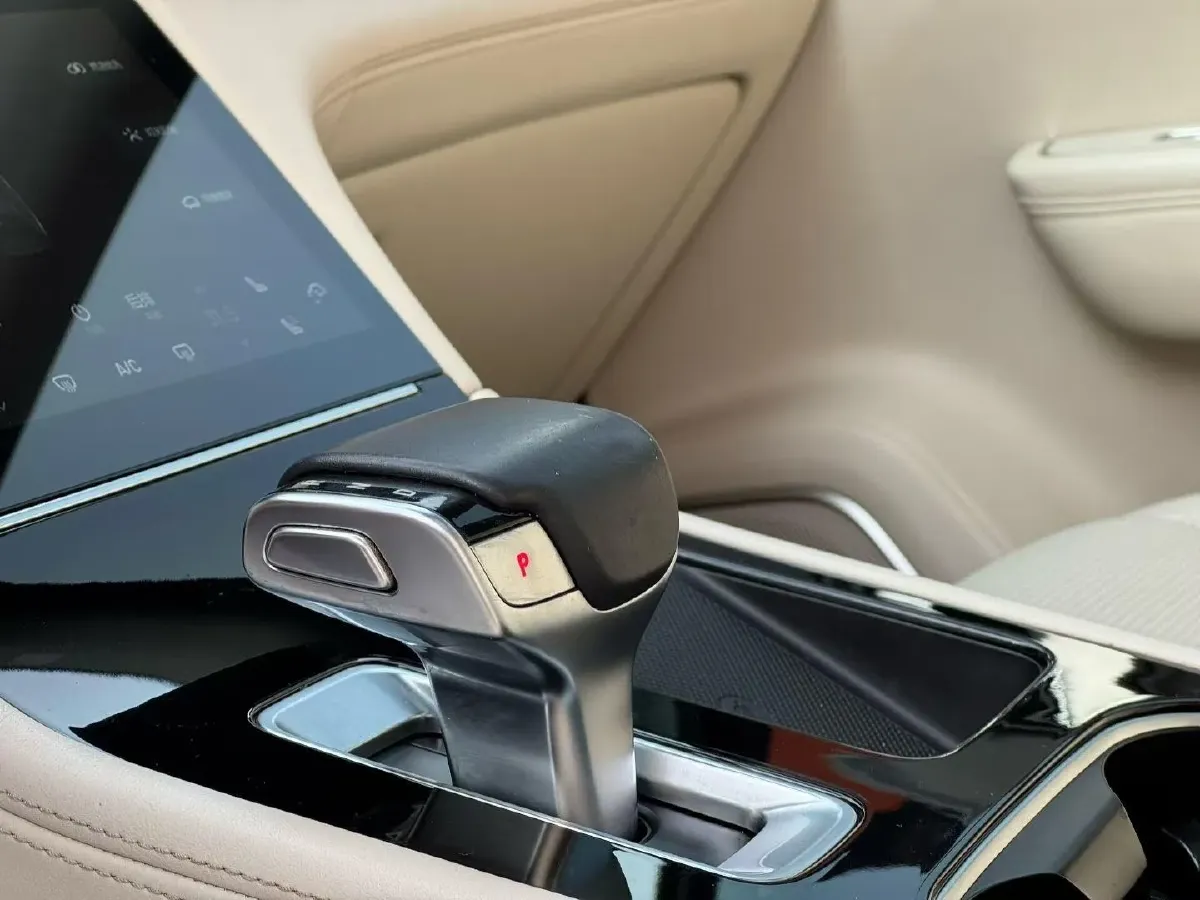 2021 Li ONE Range Extended 131HP REEV 40.5KWH,autocango,china used car exporter,china ev exporter,chinese used car exporter,chinese used ev exporter