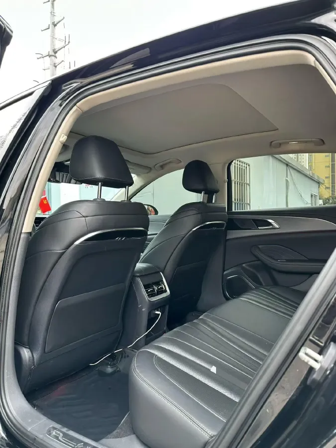 2023 HongQi H5 2.0T 224HP L4 8AT,autocango,china used car exporter,china ev exporter,chinese used car exporter,chinese used ev exporter