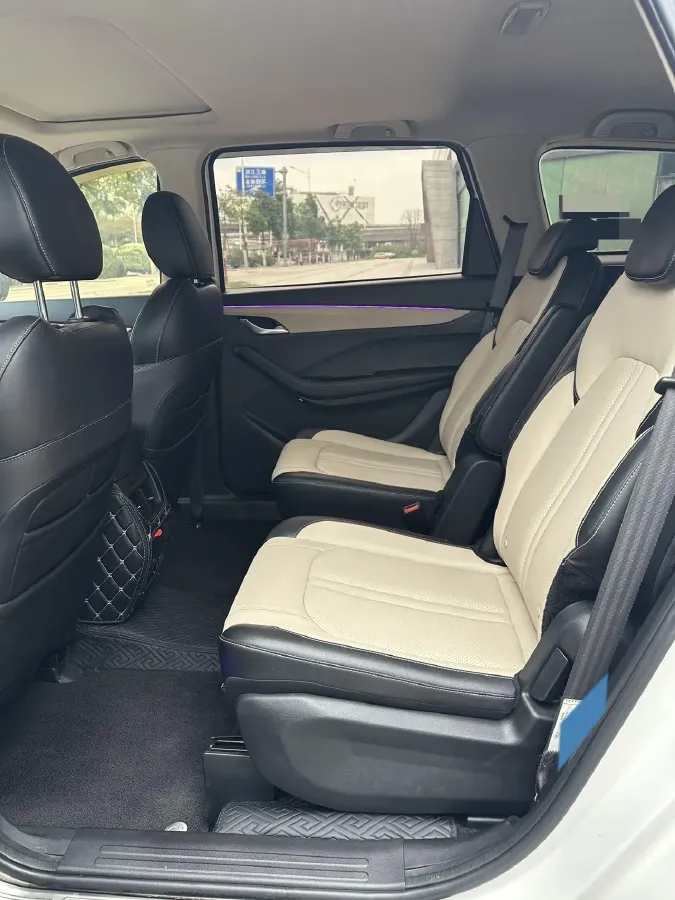 2018 BaoJun 530 1.5T 150HP L4 6MT,autocango,china used car exporter,china ev exporter,chinese used car exporter,chinese used ev exporter