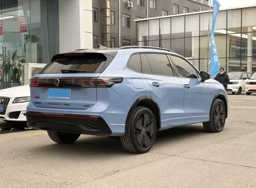 2024 Volkswagen Tiguan L 2.0T 220HP L4 7DCT,autocango,china used car exporter,china ev exporter,chinese used car exporter,chinese used ev exporter