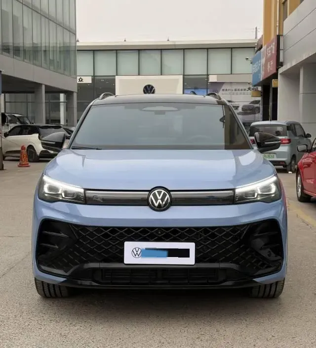 2024 Volkswagen Tiguan L 2.0T 220HP L4 7DCT,autocango,china used car exporter,china ev exporter,chinese used car exporter,chinese used ev exporter