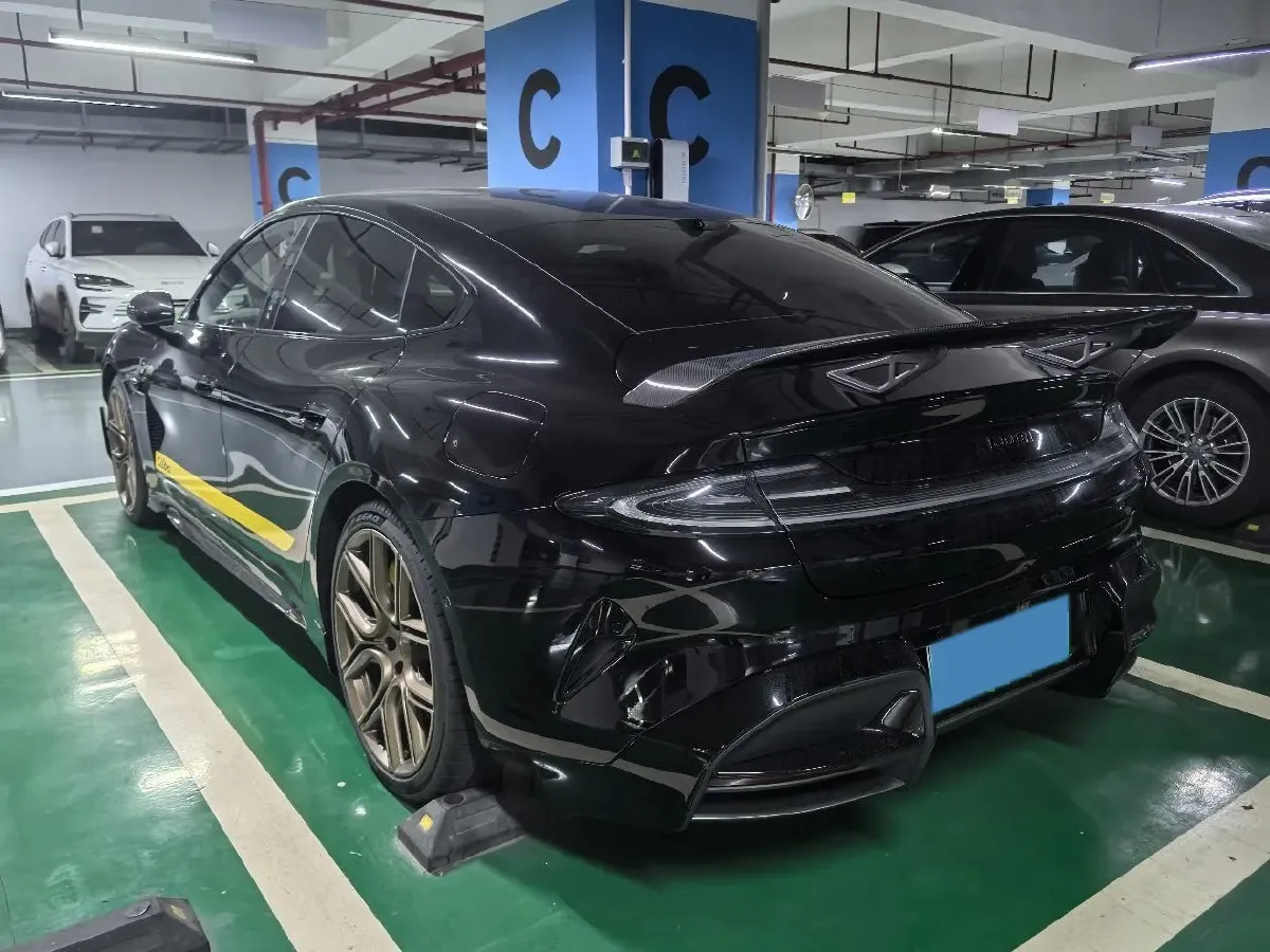 2025 MI SU7 Ultra BEV 93.7KWH,autocango,china used car exporter,china ev exporter,chinese used car exporter,chinese used ev exporter
