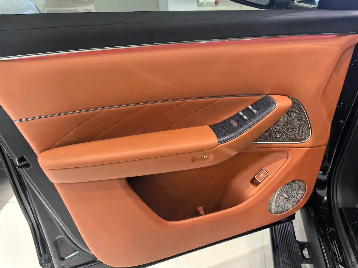 2025 AITO AITO M8 REEV 160HP REEV 53.4KWH,autocango,china used car exporter,china ev exporter,chinese used car exporter,chinese used ev exporter