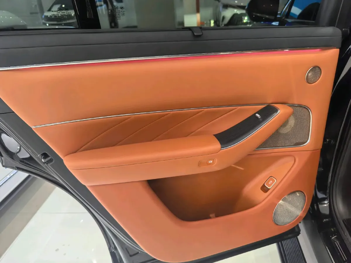 2025 AITO AITO M8 REEV 160HP REEV 53.4KWH,autocango,china used car exporter,china ev exporter,chinese used car exporter,chinese used ev exporter