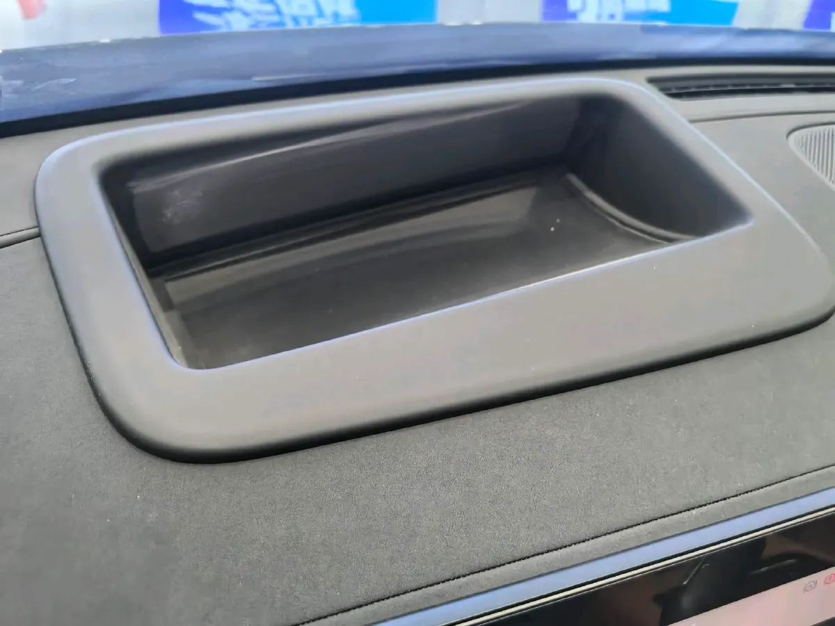 2025 AITO AITO M8 REEV 160HP REEV 53.4KWH,autocango,china used car exporter,china ev exporter,chinese used car exporter,chinese used ev exporter