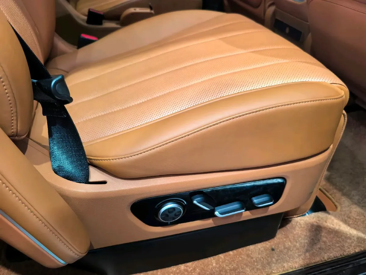 2025 AITO AITO M8 REEV 160HP REEV 53.4KWH,autocango,china used car exporter,china ev exporter,chinese used car exporter,chinese used ev exporter